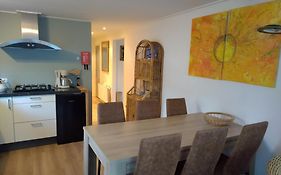 Wulft 47 Zonnig gezellig 6p chalet met zwembad in bosrijke omgeving op Familie Camping de Vossenburcht