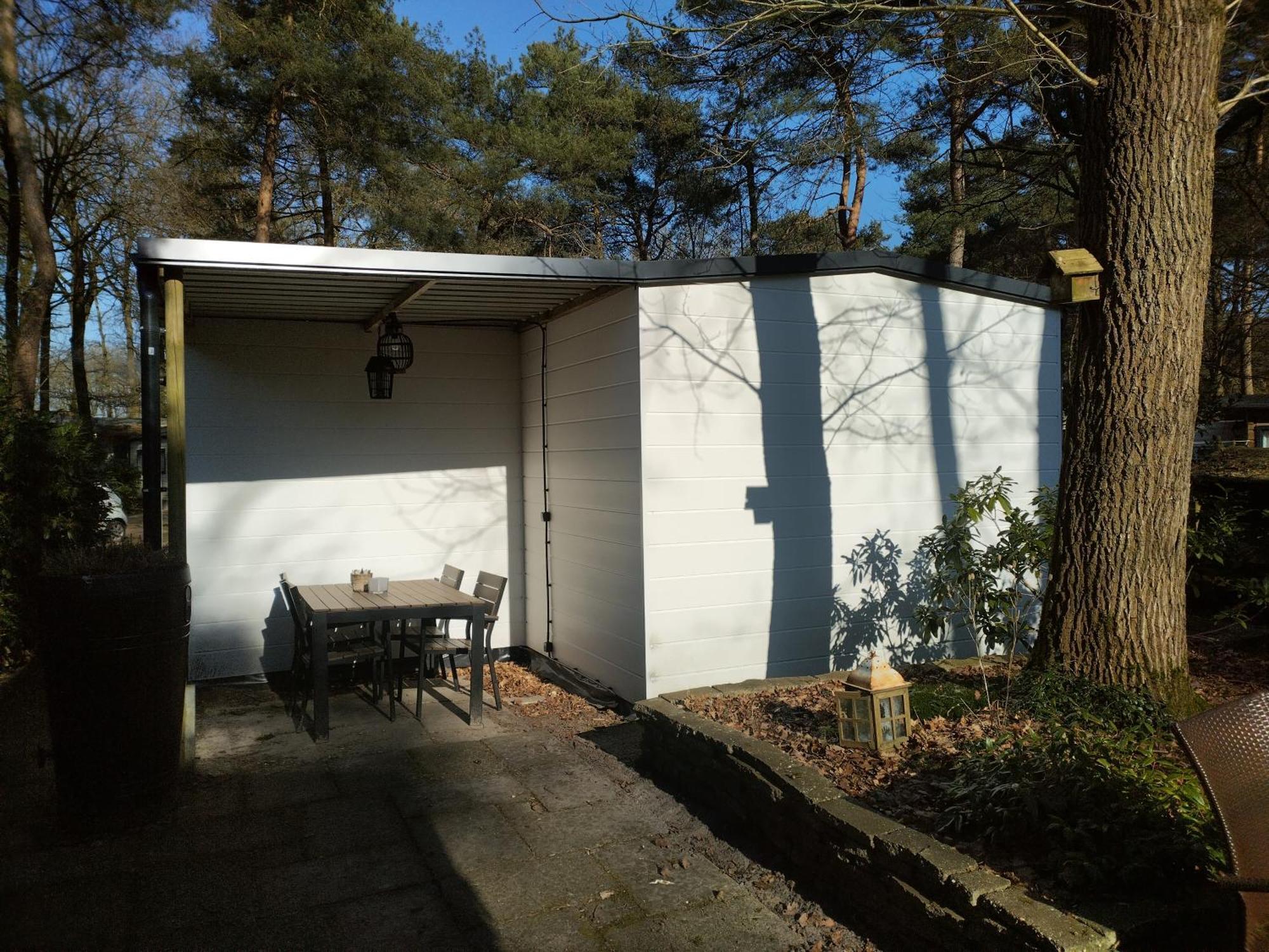 Wulft 47 Zonnig gezellig 6p chalet met zwembad in bosrijke omgeving op Familie Camping de Vossenburcht IJhorst Buitenkant foto