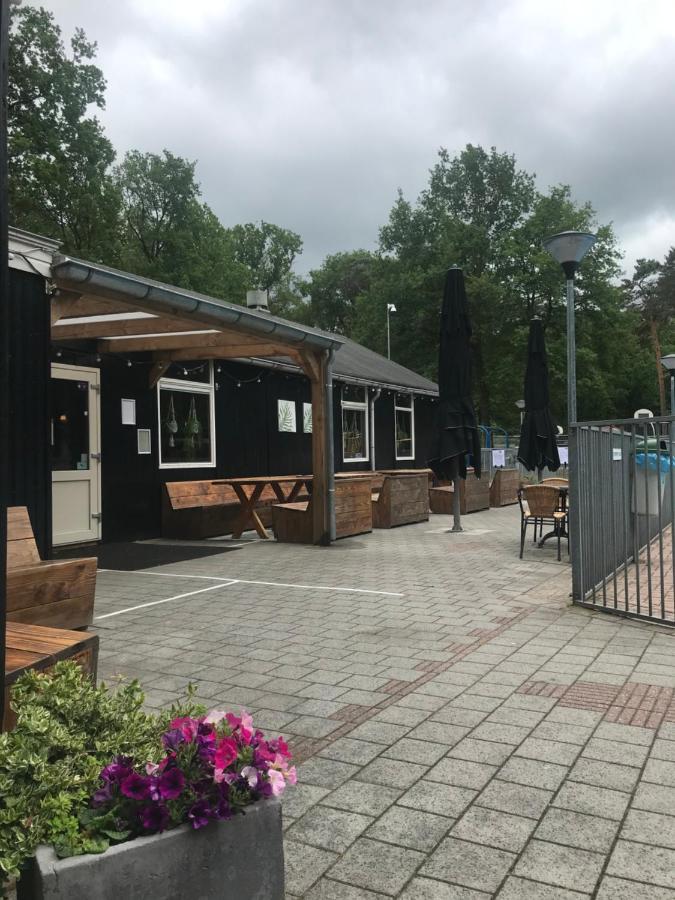 Wulft 47 Zonnig gezellig 6p chalet met zwembad in bosrijke omgeving op Familie Camping de Vossenburcht Villa IJhorst Buitenkant foto